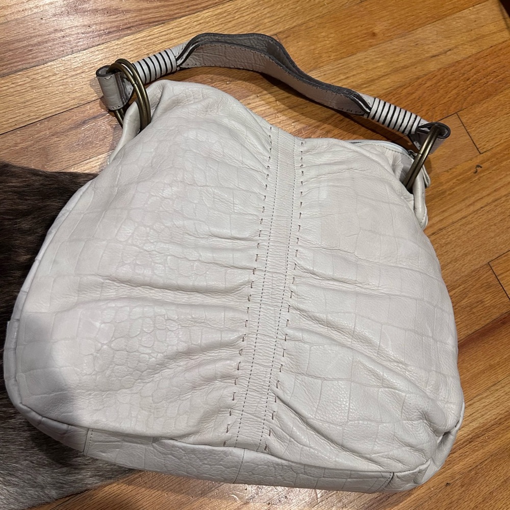 Gorgeous Adrienne Vittadini handbag